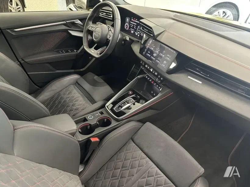 AUDI S3 2.0 TFSI 333 quattro 4p S tronic - imagen 9